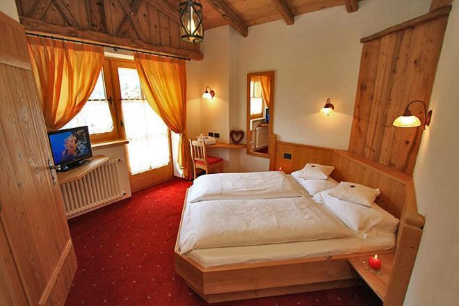 Hotel Garni San Nicolo ปอซซาดิฟัซซา ภายนอก รูปภาพ