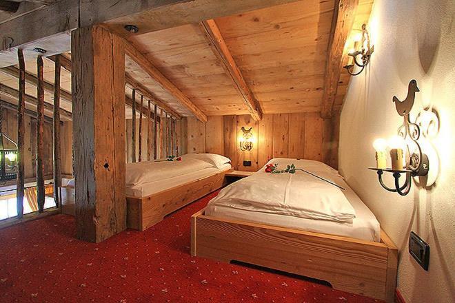Hotel Garni San Nicolo ปอซซาดิฟัซซา ภายนอก รูปภาพ