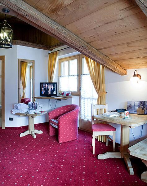 Hotel Garni San Nicolo ปอซซาดิฟัซซา ภายนอก รูปภาพ